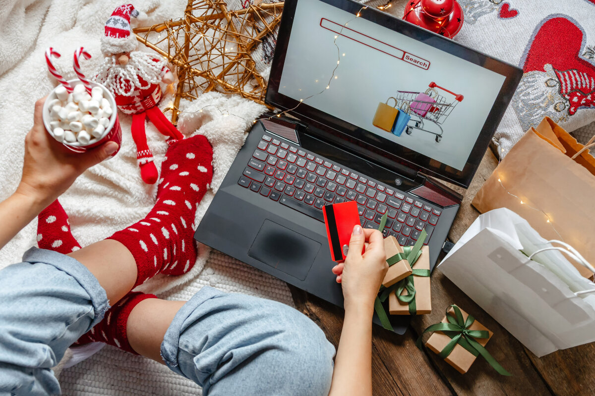 Someone doing their online christmas shopping